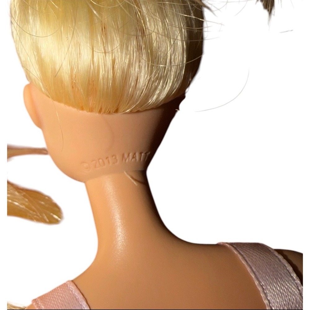 Two Mattel Barbie 2013 Blonde Blue Eyes Made To Move Articulated Dolls Dressed - Picture 7 of 8